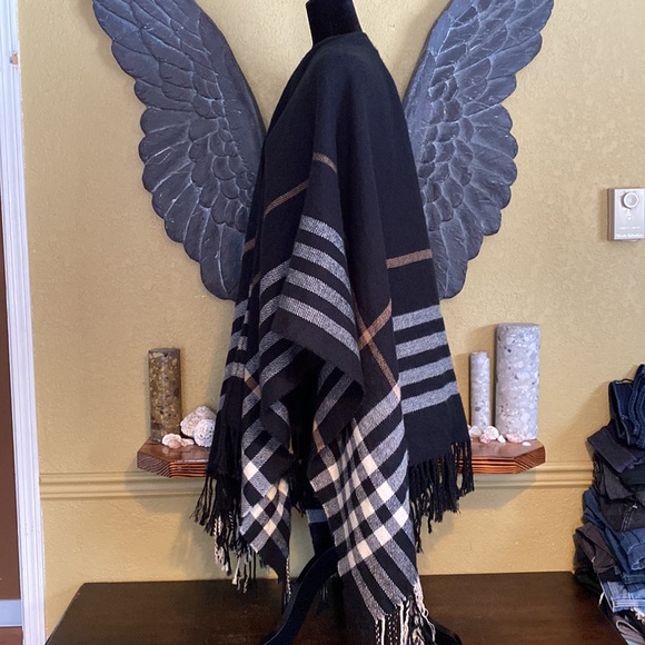 Indigo Soft Plaid Poncho Shall - Picture 4 of 7